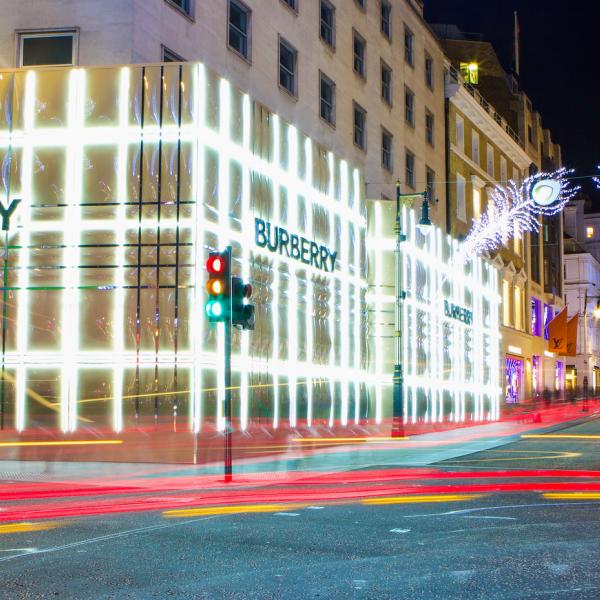 Burberry Illuminated Hoardings to replicate a handbag