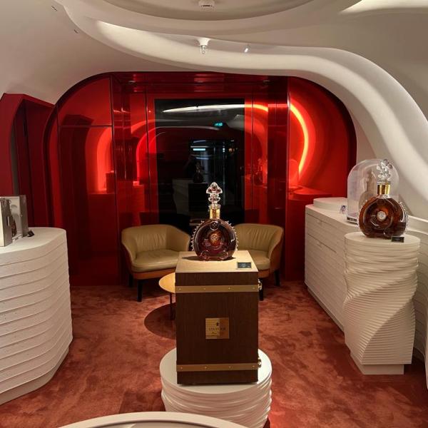 Bespoke retail display with bottles